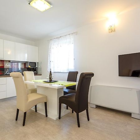 Apartments Vlado Krk Town Luaran gambar