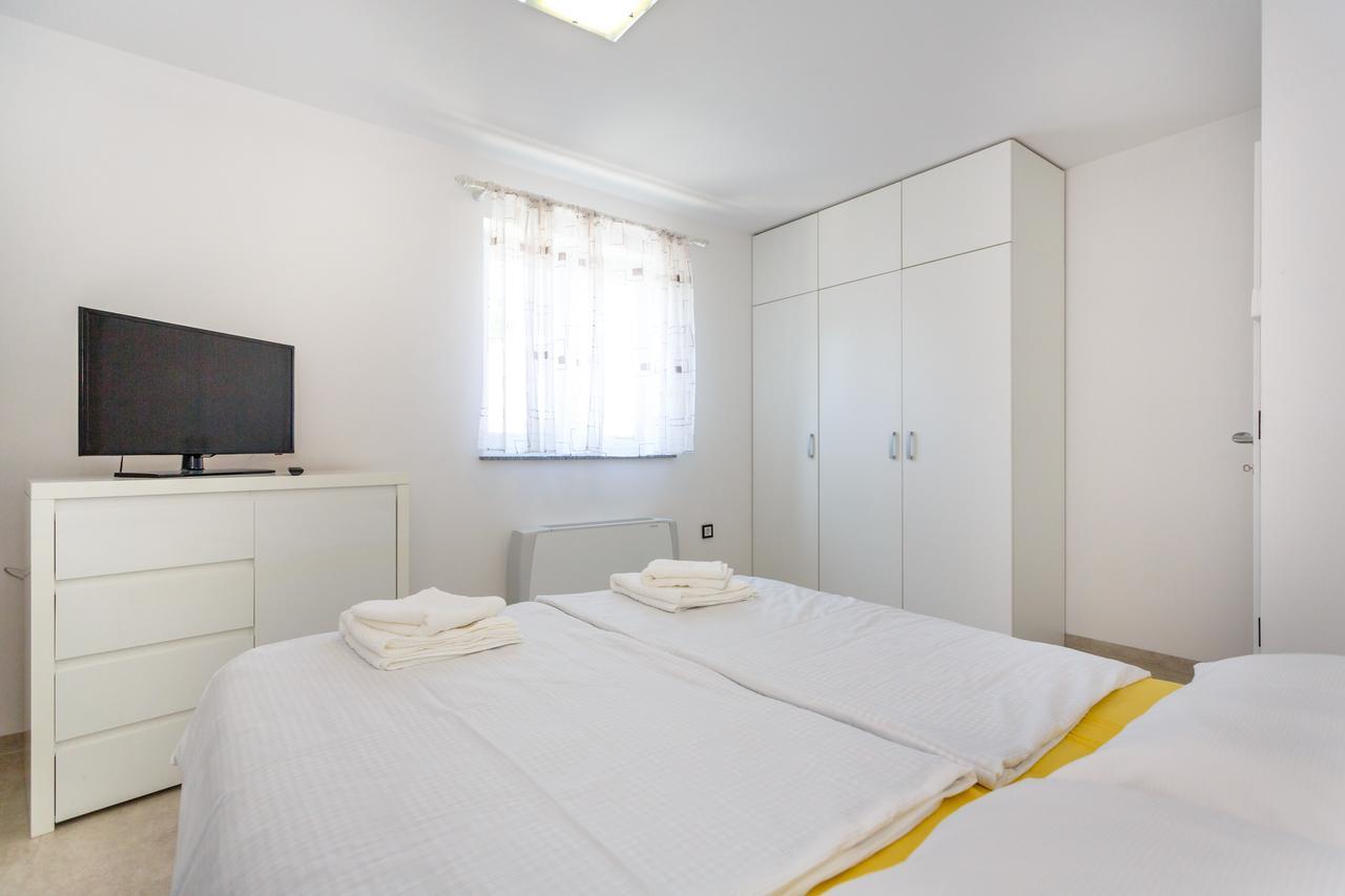 Apartments Vlado Krk Town Luaran gambar
