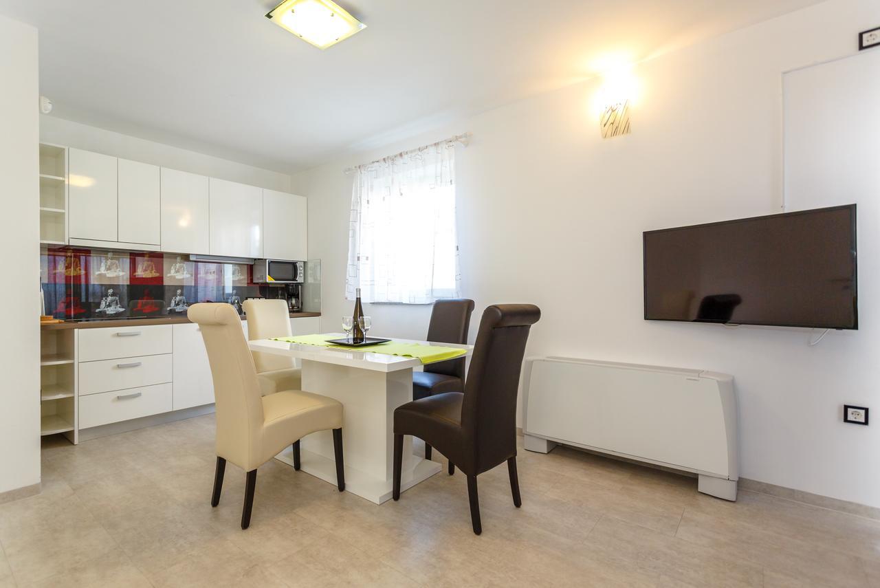 Apartments Vlado Krk Town Luaran gambar