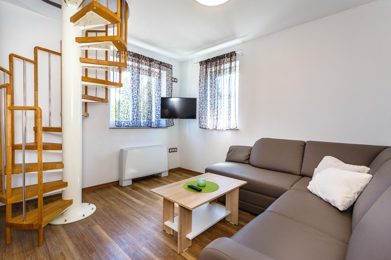 Apartments Vlado Krk Town Luaran gambar