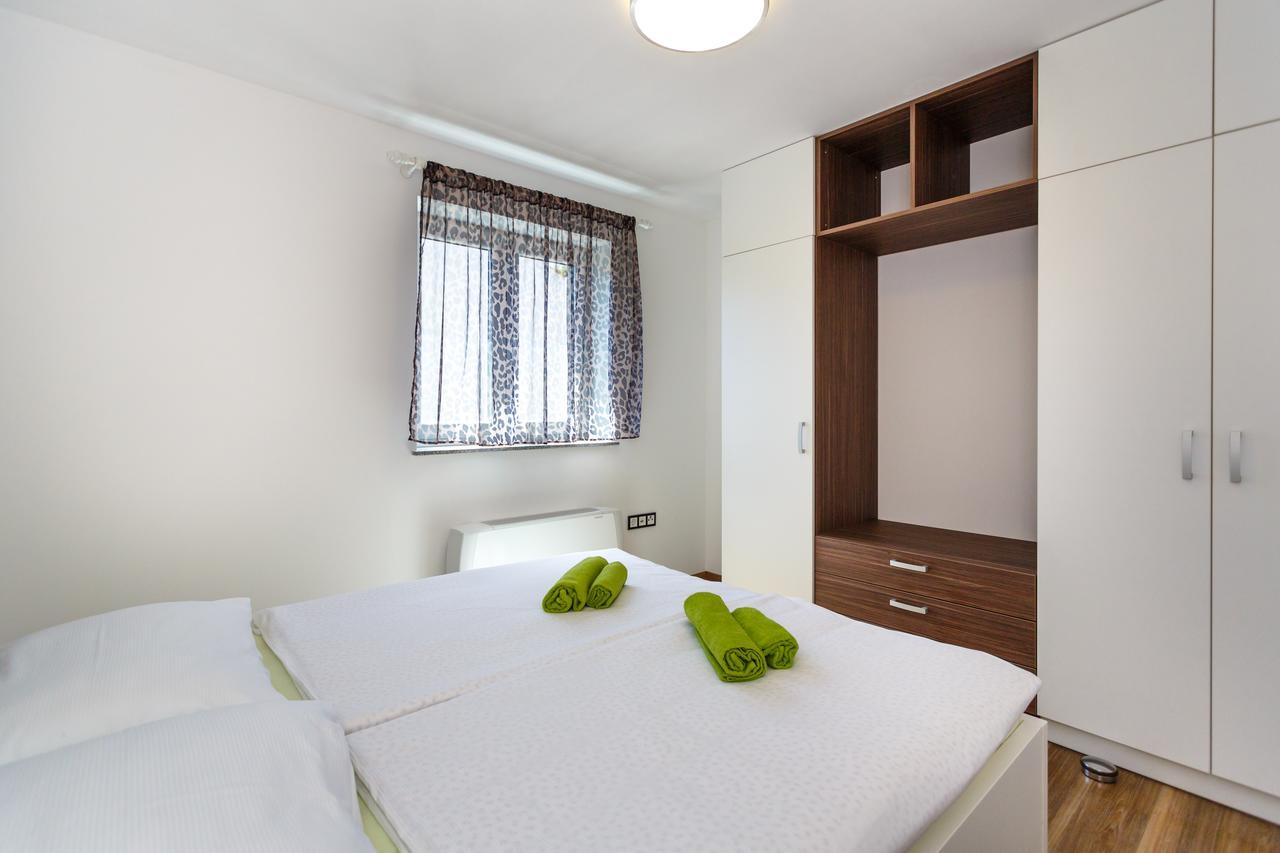 Apartments Vlado Krk Town Luaran gambar