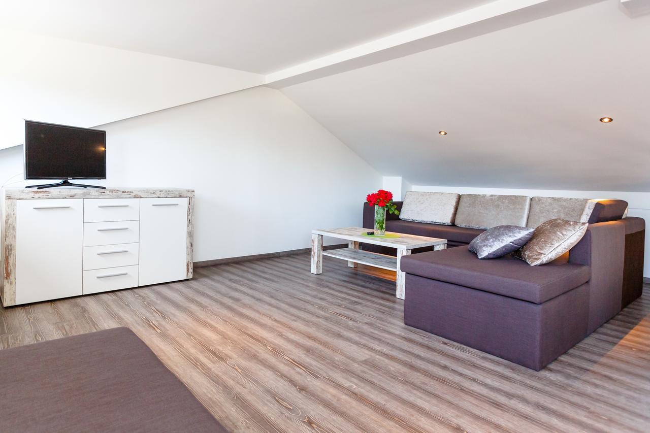 Apartments Vlado Krk Town Luaran gambar