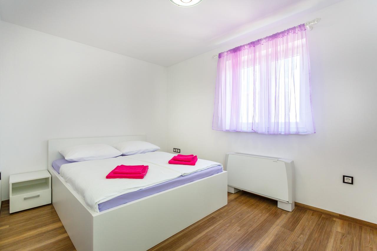 Apartments Vlado Krk Town Luaran gambar