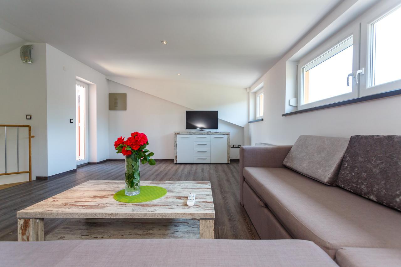 Apartments Vlado Krk Town Luaran gambar